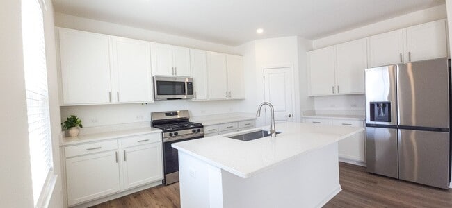 Building Photo - 8487 Redmond St