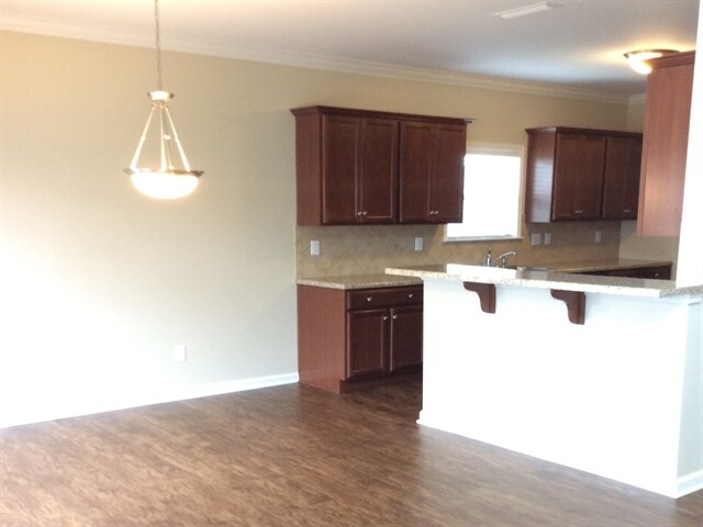 Building Photo - 3225 Saddlebrook Dr