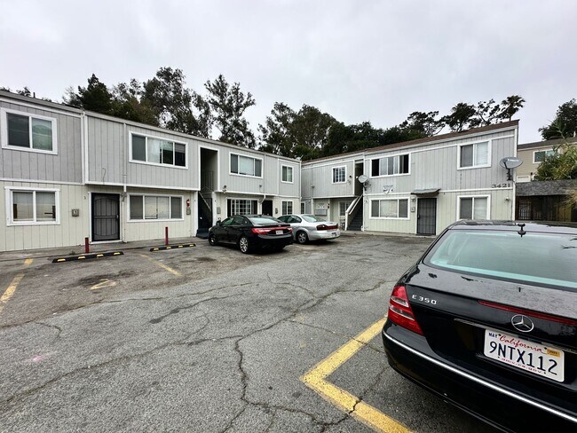 Building Photo - 3421