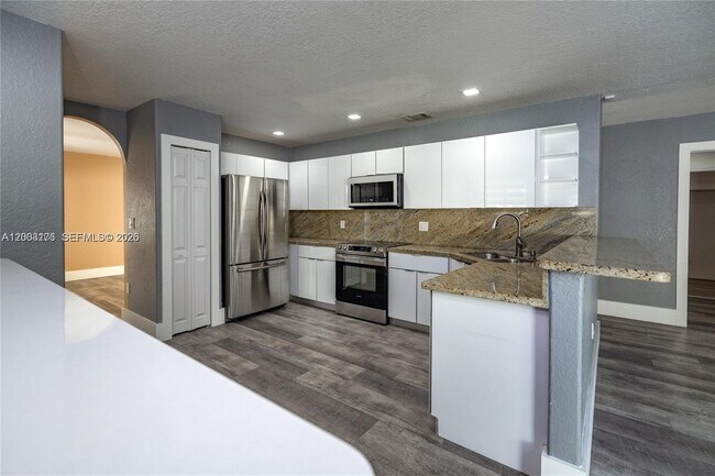 Building Photo - 15981 SW 54th Terrace