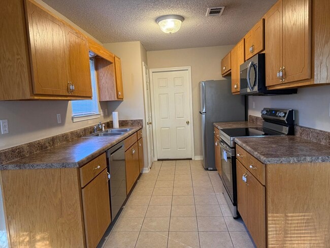 Building Photo - 192 Mary Ln