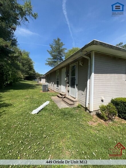 Building Photo - 449 Oriole Dr