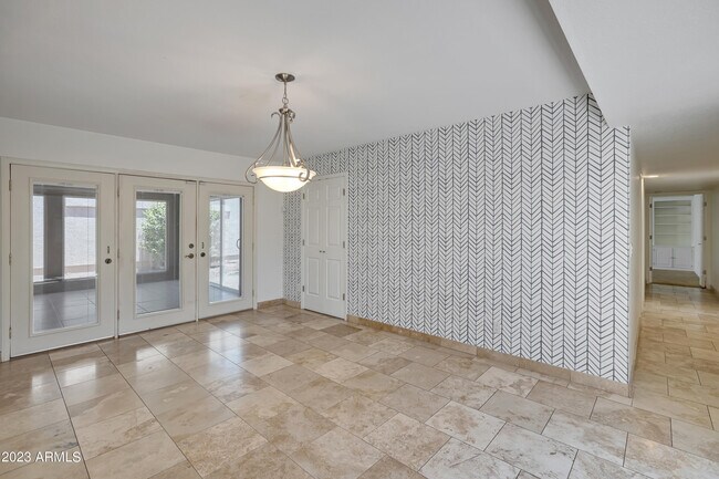 Building Photo - 6305 N 30th Ct