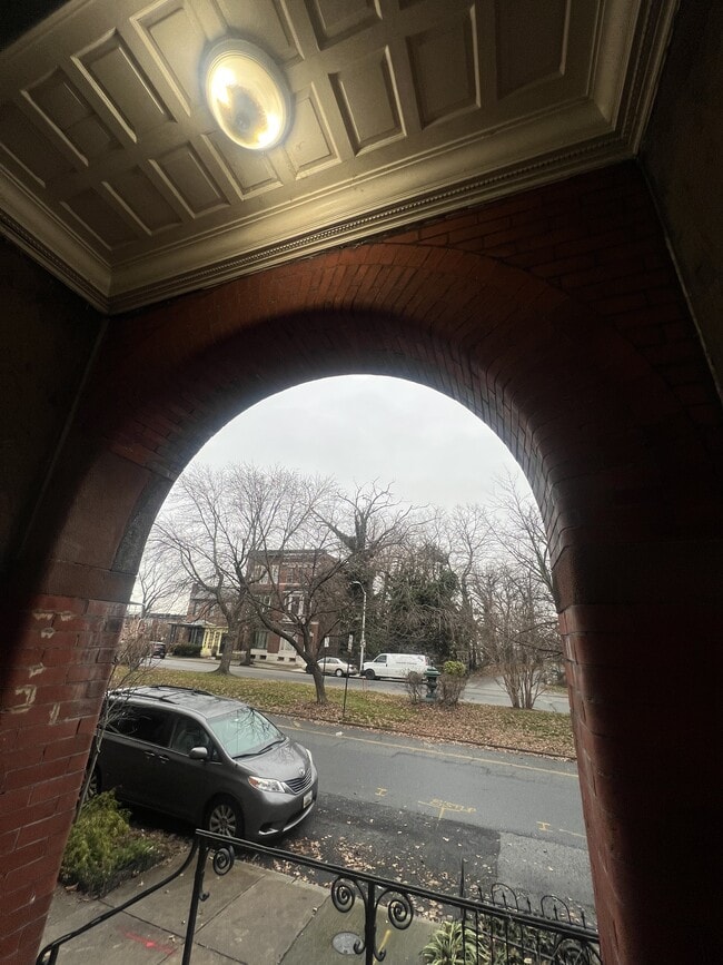 Building Photo - 2030 Park Ave