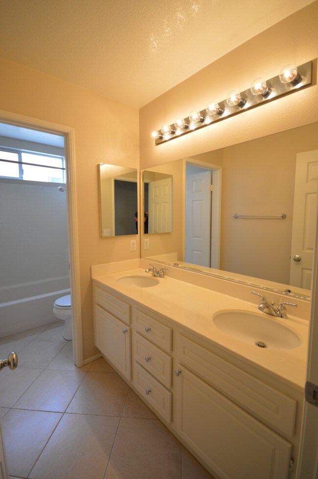 Building Photo - 4102 Castaway Cove