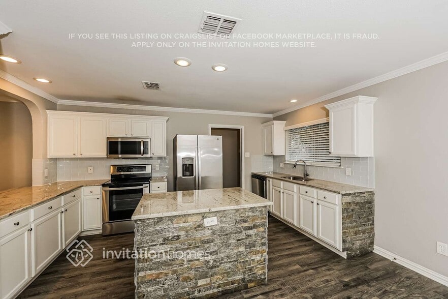 Building Photo - 704 Gibson St