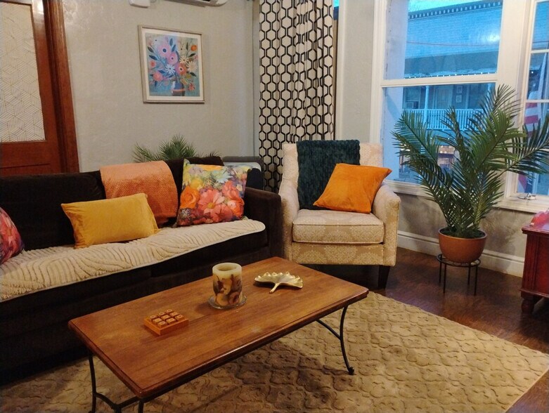 Building Photo - 22 W Main St