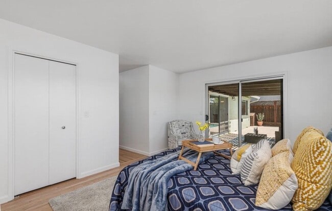 Building Photo - 483 Ontario Dr