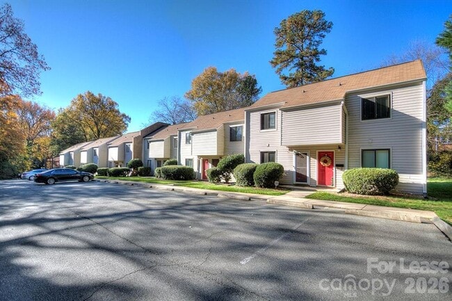 Building Photo - 951 Hollywood St