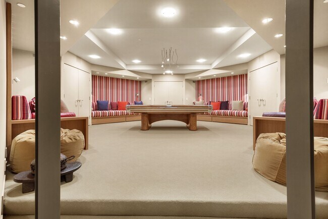 Building Photo - 821 Cluny Rd