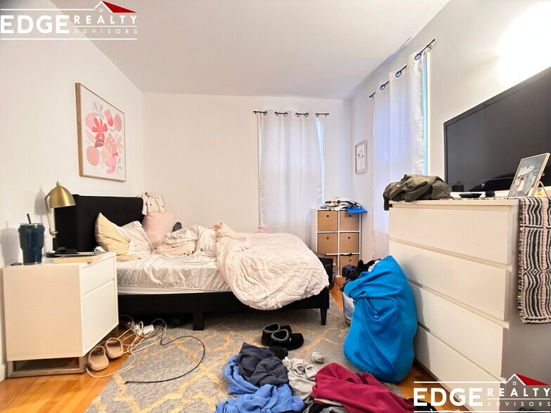 Building Photo - 66 Brooks St