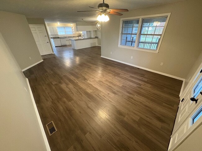 Building Photo - FOR LEASE- SINGLE-FAMILY HOME IN HARTSVILLE!