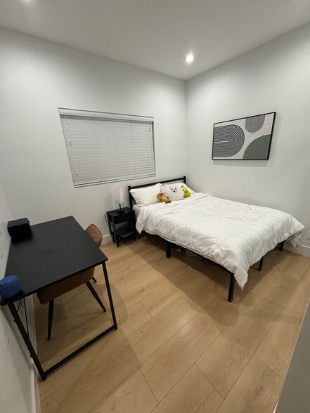 Private Room - 1736 Kelton Ave
