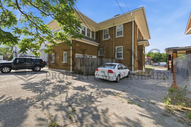 Building Photo - 3422 E Douglas Ave