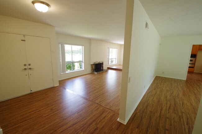 Building Photo - 1072 Hendrix Ave