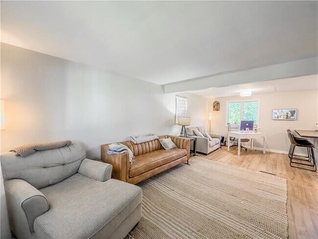 Building Photo - 92 Claireview Dr