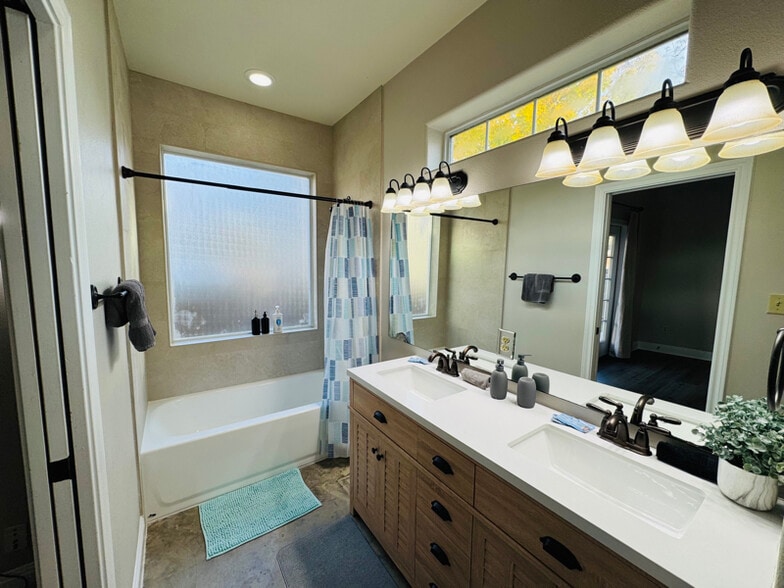 Building Photo - 2801 Goodwin Ave