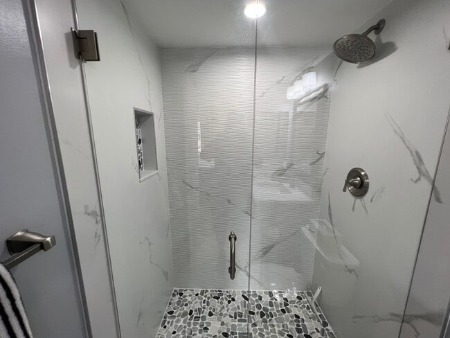 Building Photo - 221 Pine HOV Cir