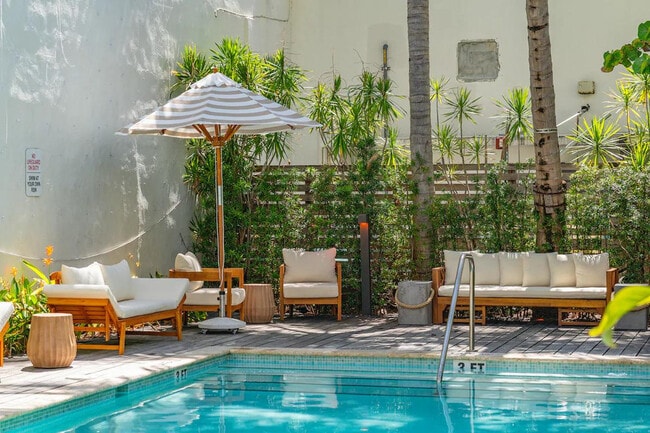 Primary Photo - 1700 Alton Rd