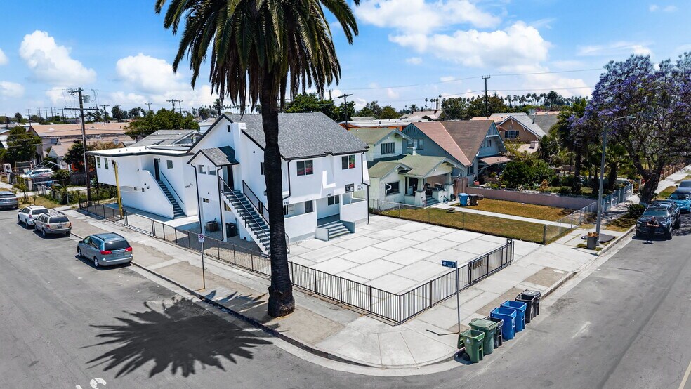 Building Photo - 4700 S Gramercy Pl