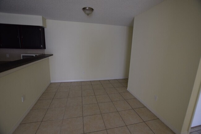 Building Photo - 2 Bedroom, 2 Bath Condo at 4627 Cason Cove...