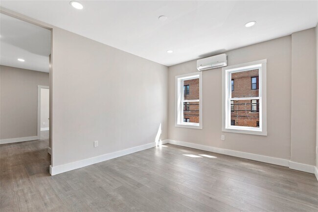 Building Photo - 197 Woodward St