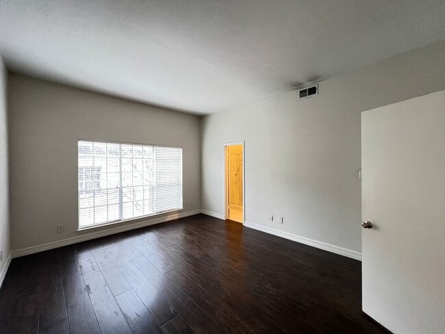 Building Photo - High Hollows