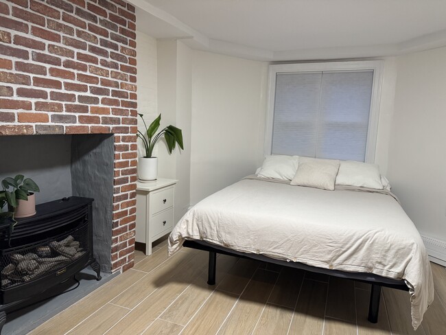 Building Photo - 302 4th St