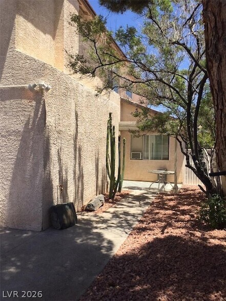 Building Photo - 8997 Ivybridge St