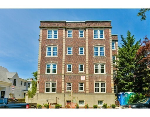 Building Photo - 9 Dana St