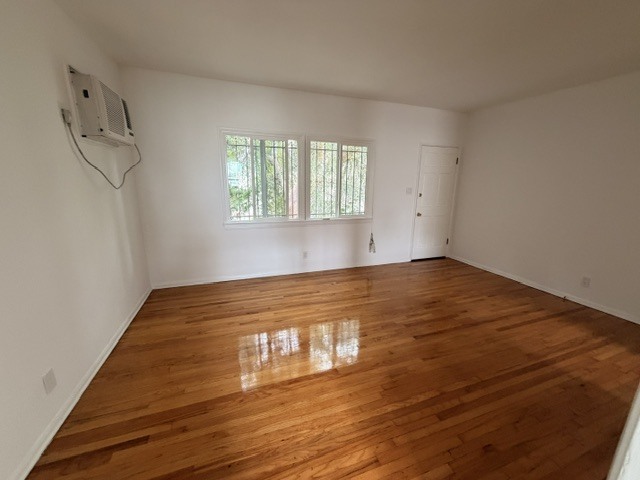 Building Photo - 164 N Clark Dr