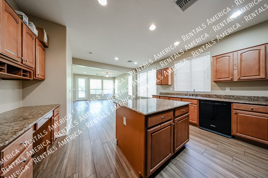 Building Photo - 3382 E Roadrunner Dr