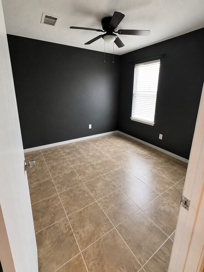 Building Photo - 1518 Perennial Ln
