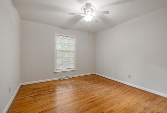 Building Photo - Chapel Hill Ranch Lakeshore community