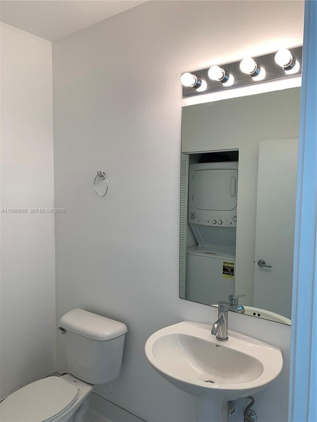 Building Photo - 888 Biscayne Blvd