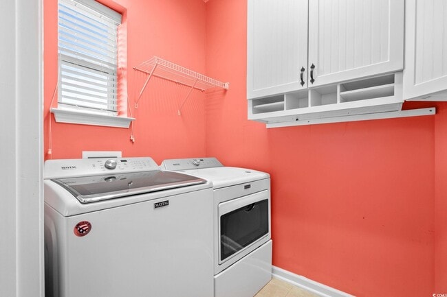 Building Photo - 2401 Hobart St