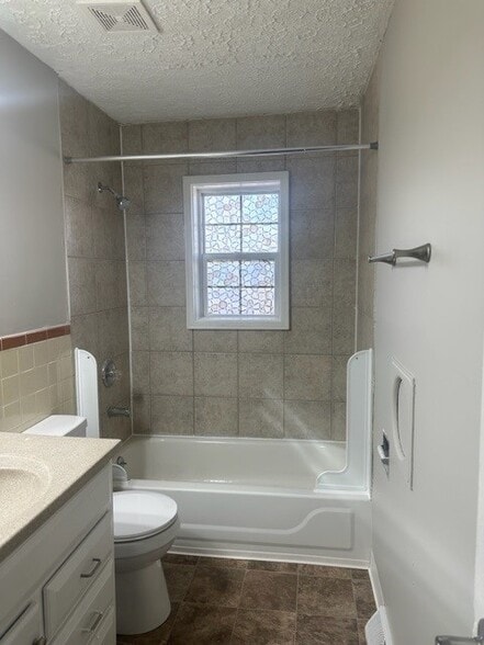 Building Photo - 415 Barwood Dr