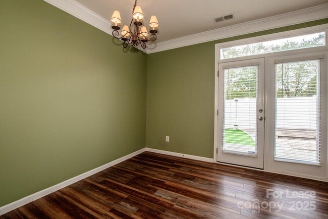Building Photo - 9366 Greenheather Dr