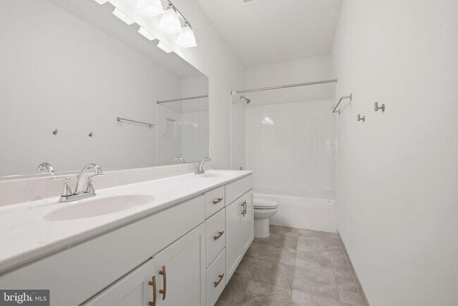 Building Photo - 301 Kingdom Dr