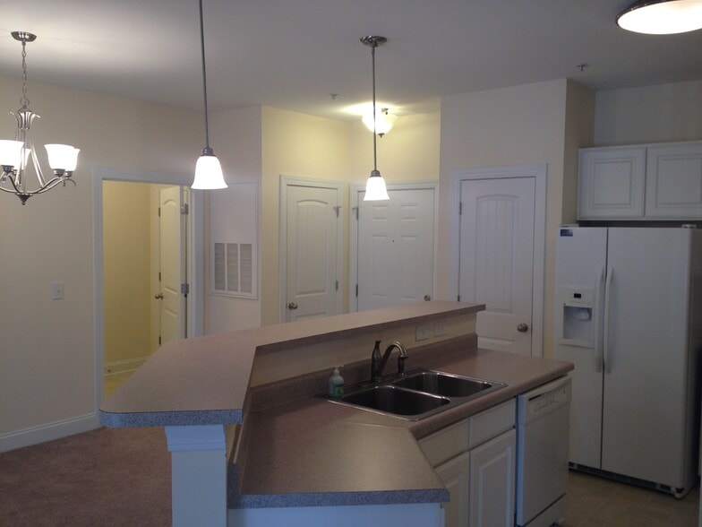 Kitchen - 100 Gateway Condos Drive