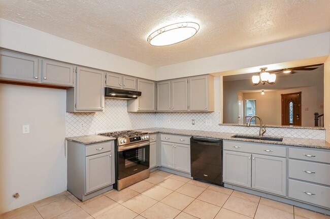 Building Photo - 11731 Yearling Dr