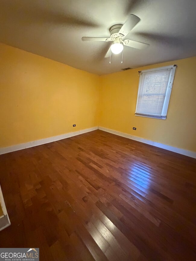 Building Photo - 2002 Chicago Ave NW