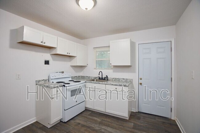 Building Photo - 1171 Woodland Ave NE