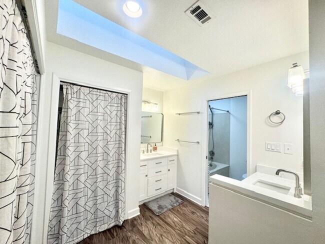 Building Photo - 155 Gleneagles Dr
