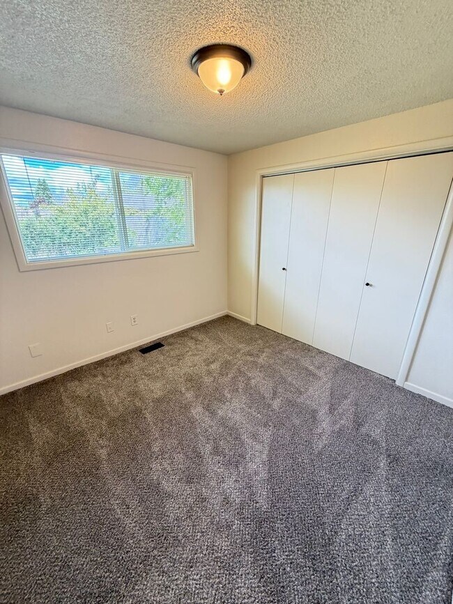 Building Photo - Newly Remodeled 2 Bedroom with Fenced yard!