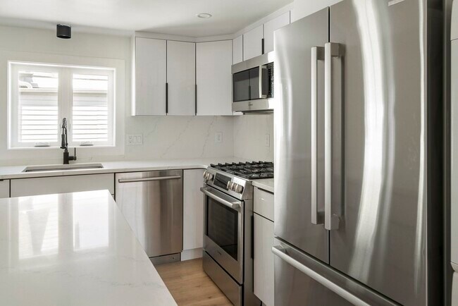 Building Photo - 89 5th St