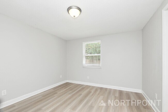 Building Photo - 3 BR/1BA | Newly Renovated Single Family Home |  Fenced backyard | In Jacksonville!
