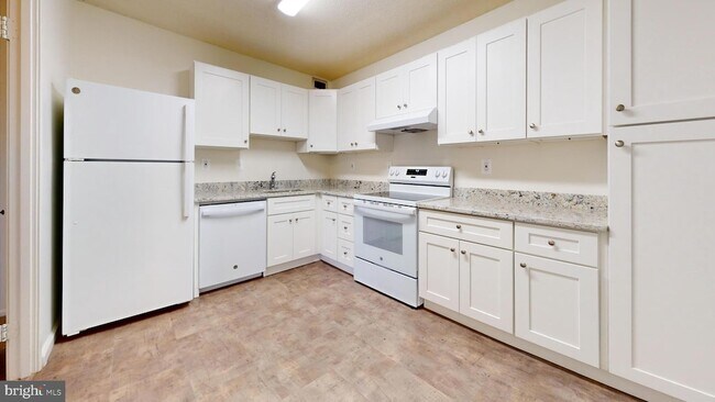 Building Photo - 307 Yoakum Pkwy