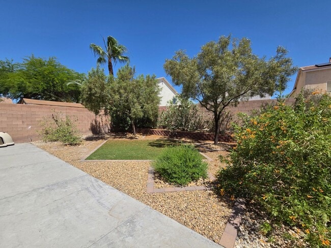 Building Photo - 3 Bed + Loft | 2.5 Bath | 1,946 SF