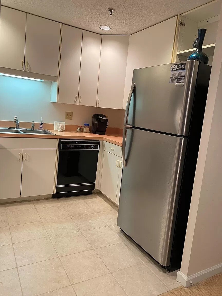 Building Photo - 7501 River Rd